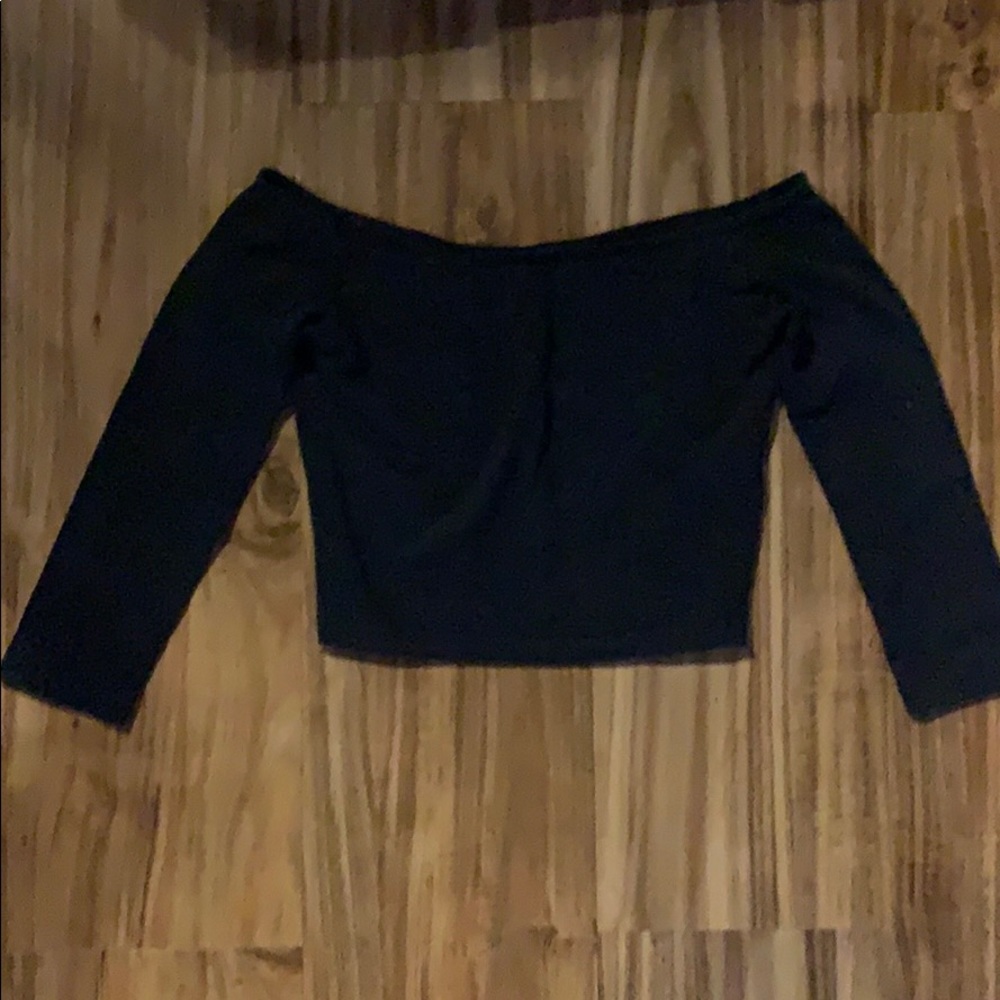 SOLD Hollister 3/4 sleeve crop top